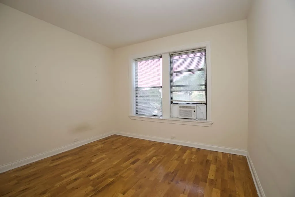 1444 W BYRON ST 60613-1444-50 West Byron-Chicago-IL