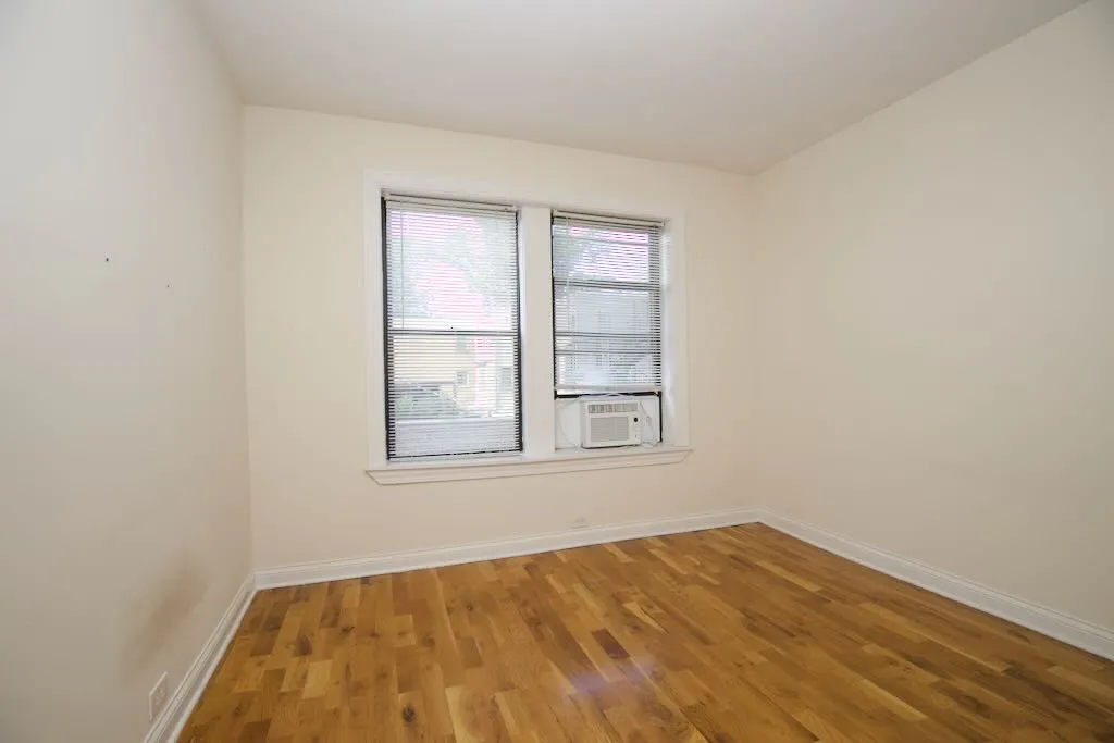 1444 W BYRON ST 60613-1444-50 West Byron-Chicago-IL