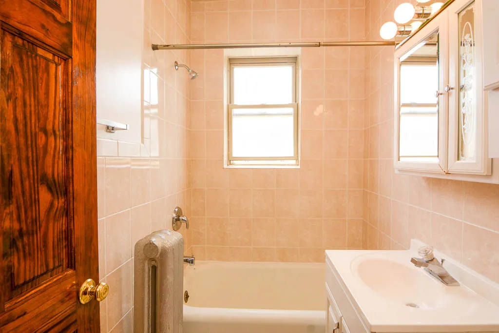 4225 N PAULINA ST 60613-4225-4235 North Paulina-Chicago-IL