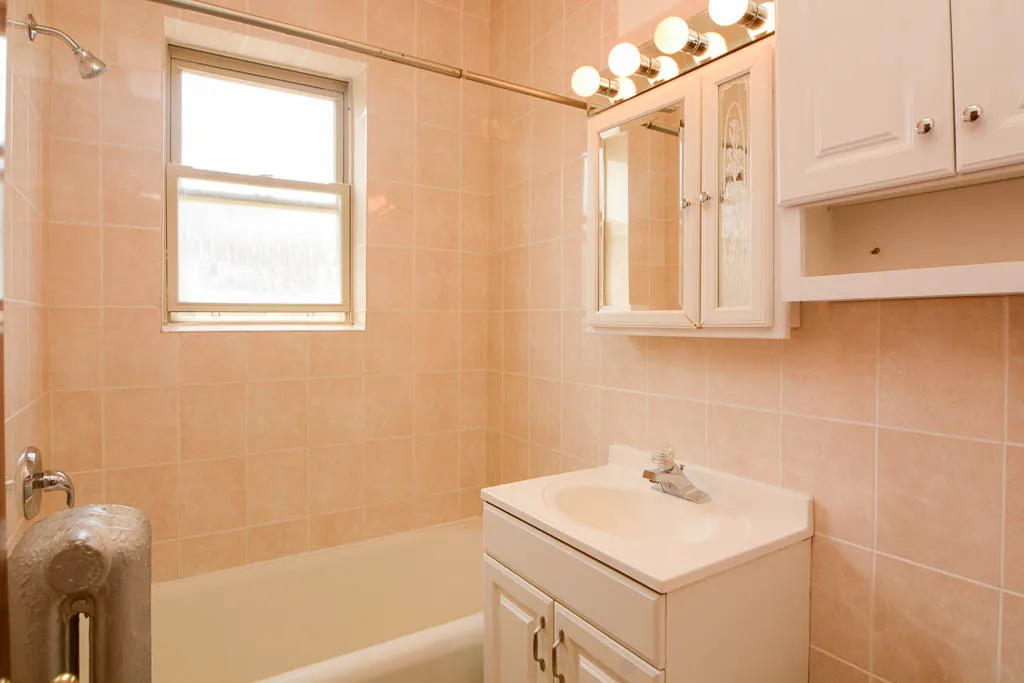 4225 N PAULINA ST 60613-4225-4235 North Paulina-Chicago-IL