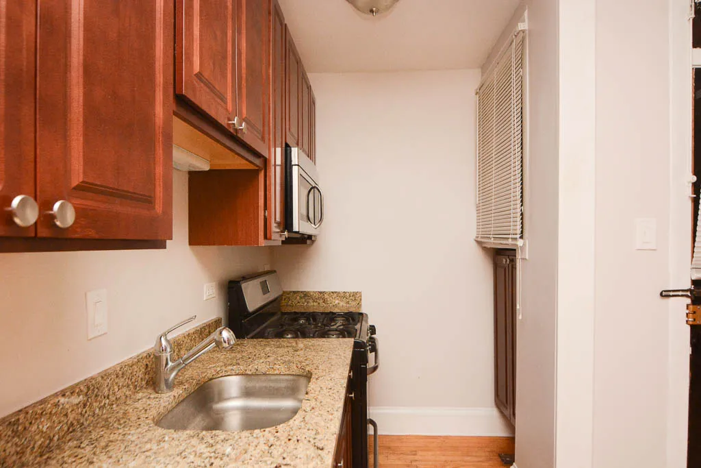 2100 W AINSLIE ST 60625-2100-12 West Ainslie-Chicago-IL