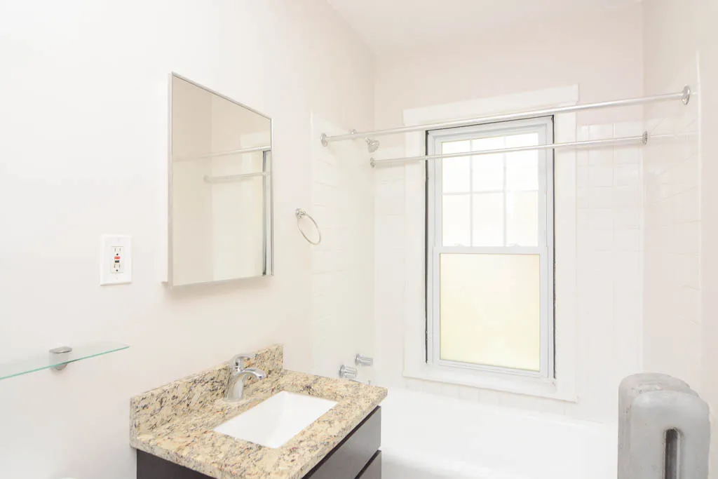 2100 W AINSLIE ST 60625-2100-12 West Ainslie-Chicago-IL