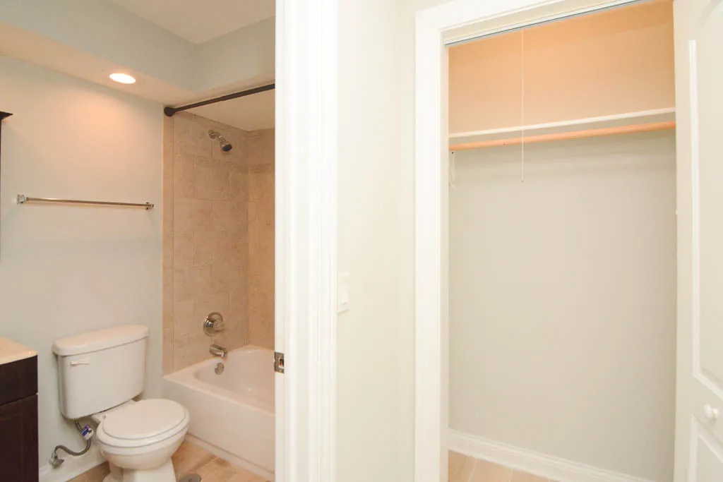 510 W BRIAR PL 60657-510 W Briar-Chicago-IL