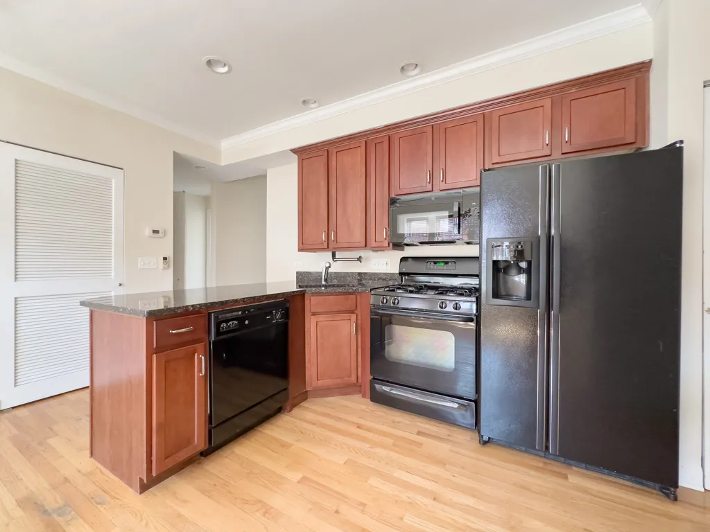 3244 N CLIFTON AVE 60657-3244-54 North Clifton-Chicago-IL
