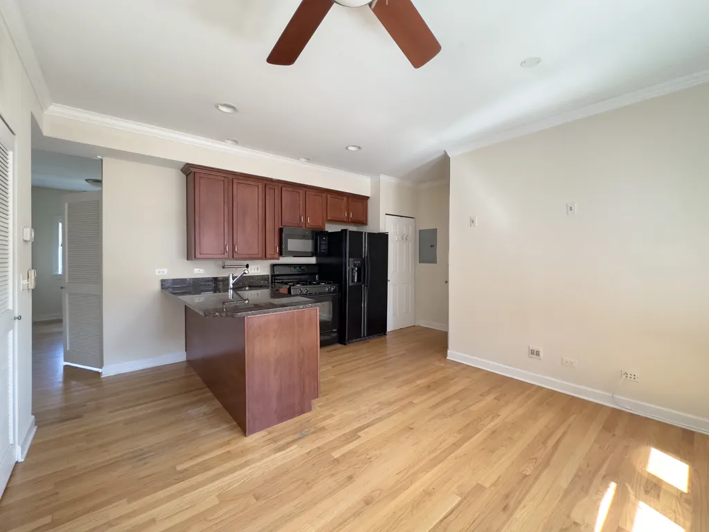 3244 N CLIFTON AVE 60657-3244-54 North Clifton-Chicago-IL