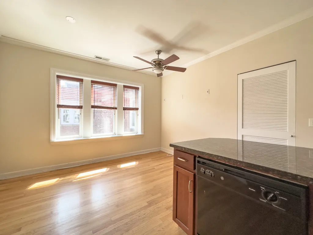 3244 N CLIFTON AVE 60657-3244-54 North Clifton-Chicago-IL