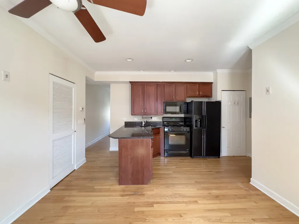 3244 N CLIFTON AVE 60657-3244-54 North Clifton-Chicago-IL