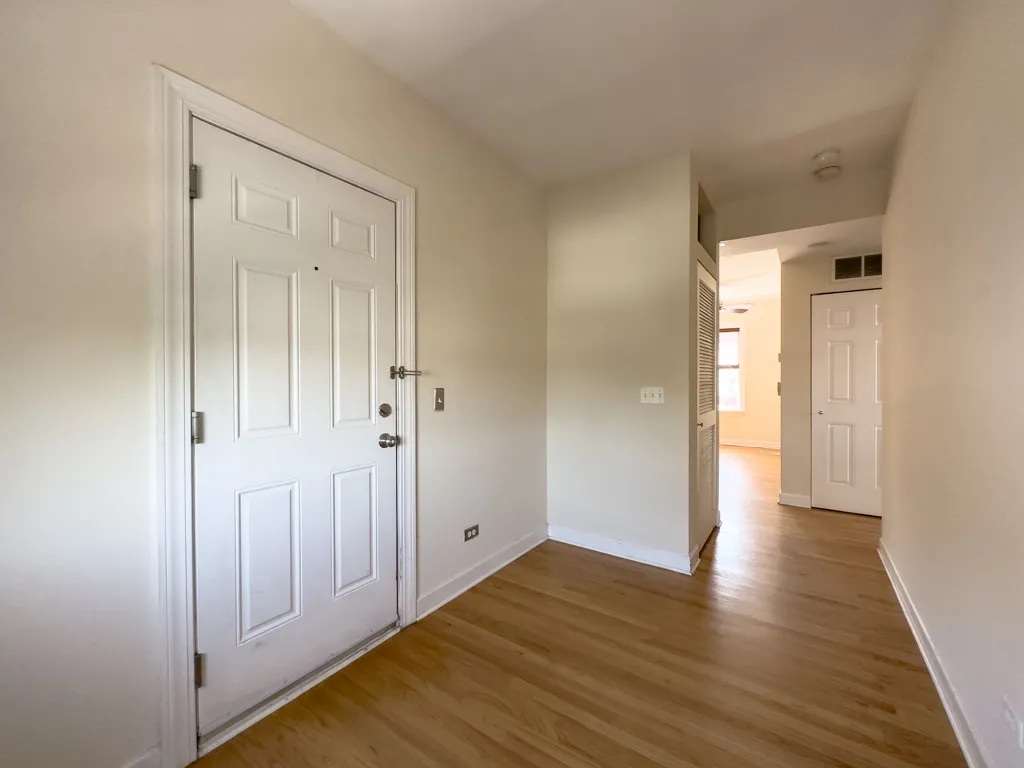 3244 N CLIFTON AVE 60657-3244-54 North Clifton-Chicago-IL