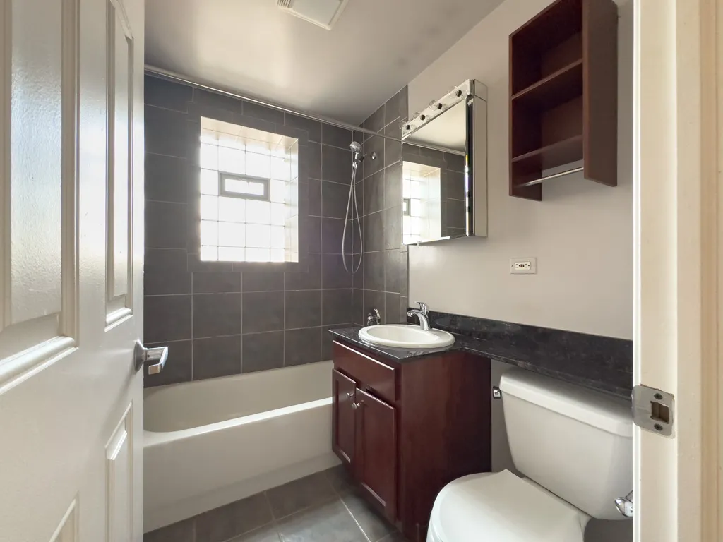 3244 N CLIFTON AVE 60657-3244-54 North Clifton-Chicago-IL
