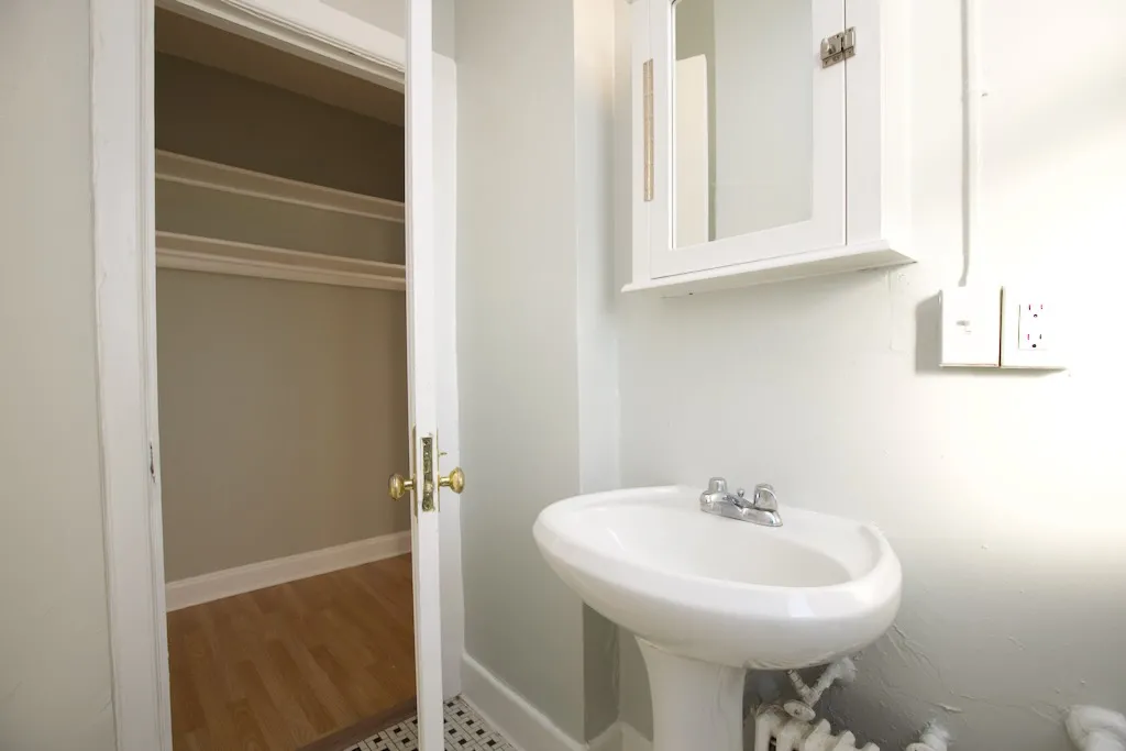 3831 N FREMONT ST 60613-3831 North Fremont-Chicago-IL