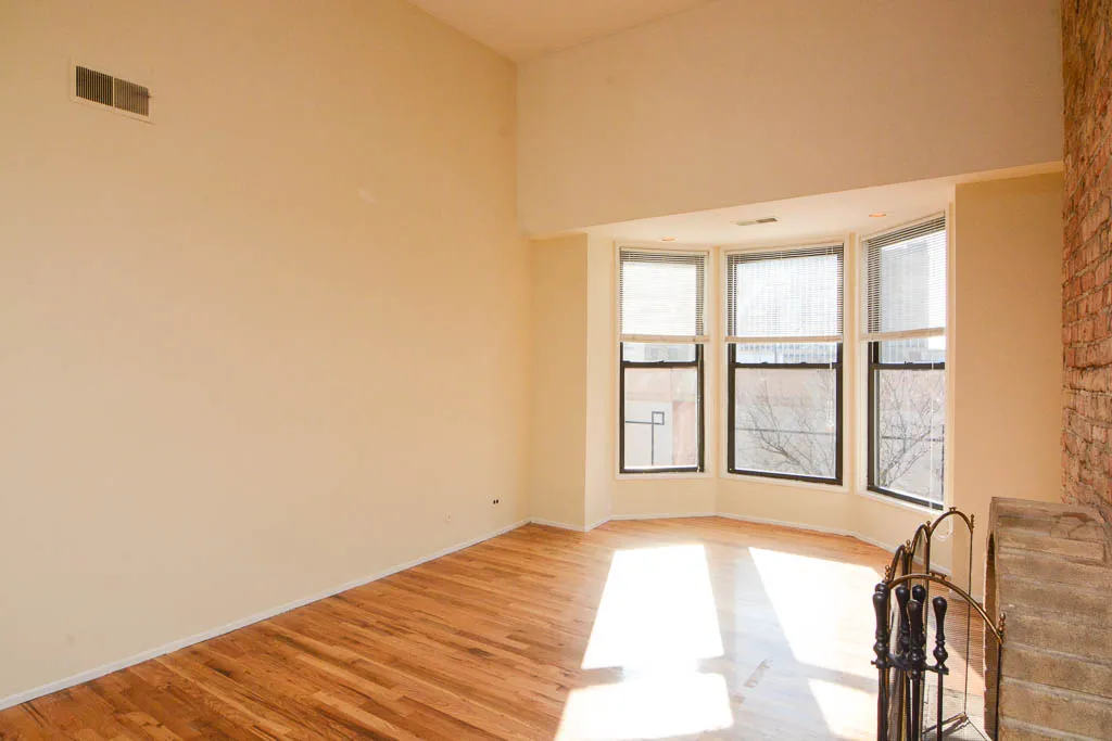 600 W SURF ST 60657-600-06 West Surf-Chicago-IL