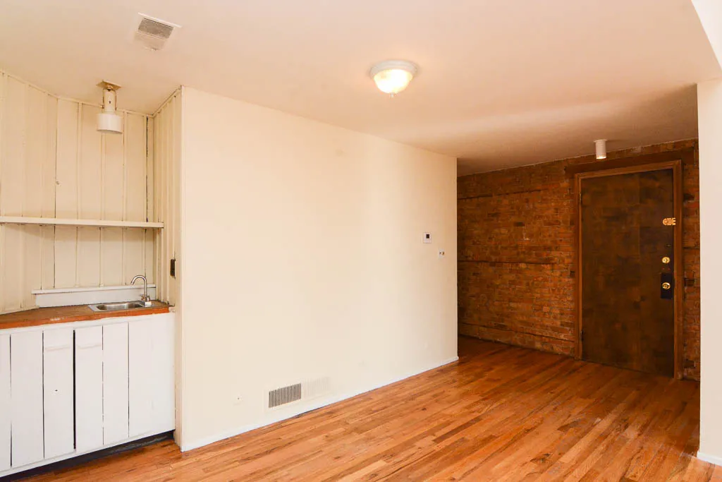 600 W SURF ST 60657-600-06 West Surf-Chicago-IL