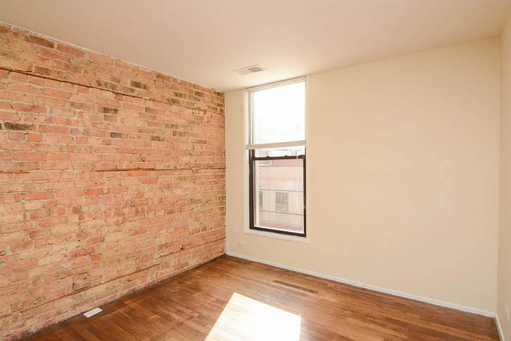 600 W SURF ST 60657-600-06 West Surf-Chicago-IL