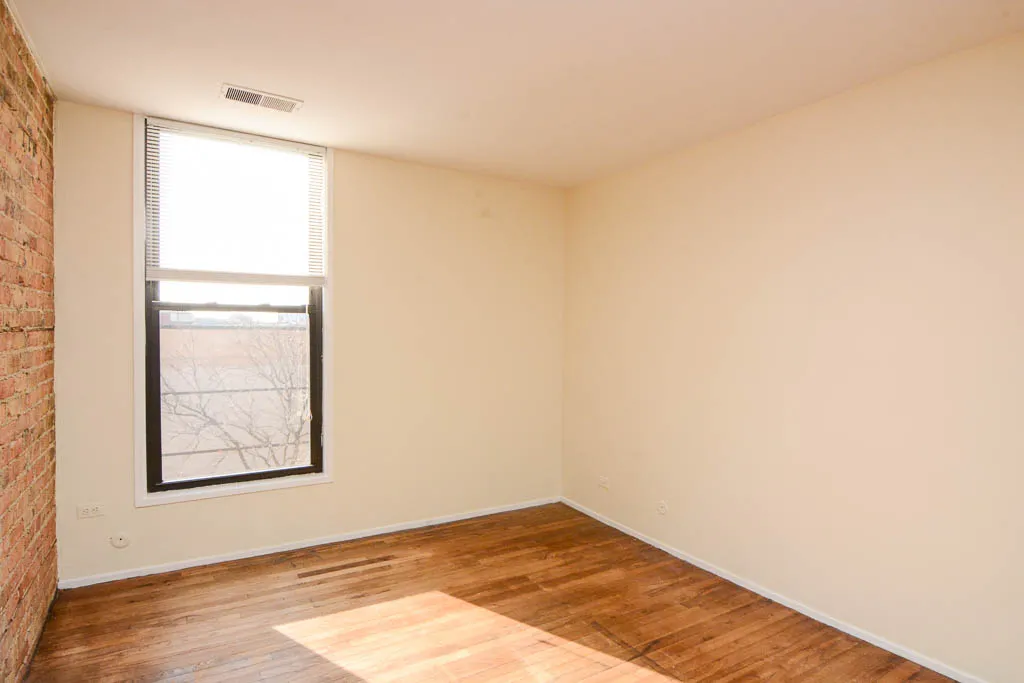 600 W SURF ST 60657-600-06 West Surf-Chicago-IL