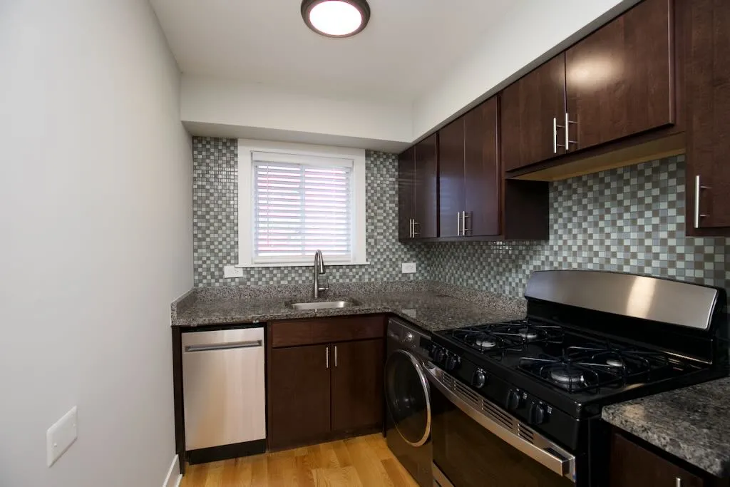 696  ELM PL 60035-696 Elm Place-Highland Park-IL