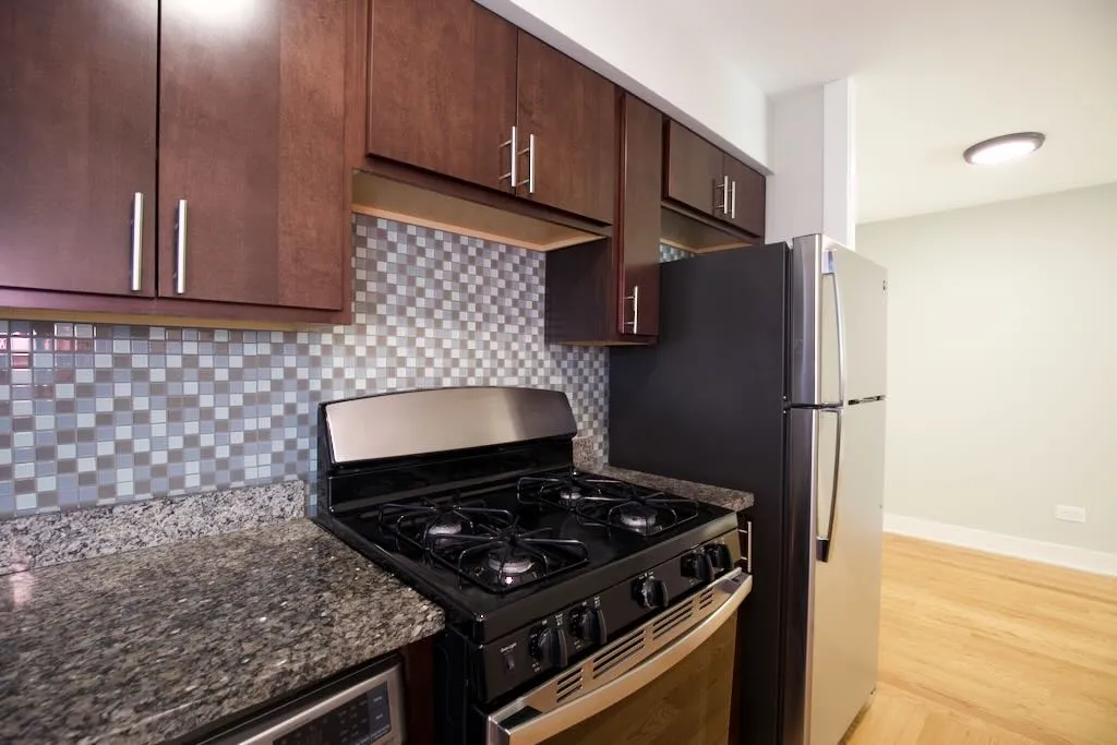 696  ELM PL 60035-696 Elm Place-Highland Park-IL