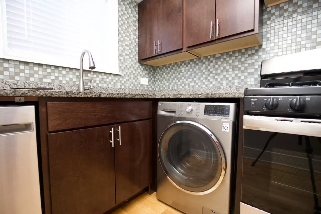 696  ELM PL 60035-696 Elm Place-Highland Park-IL