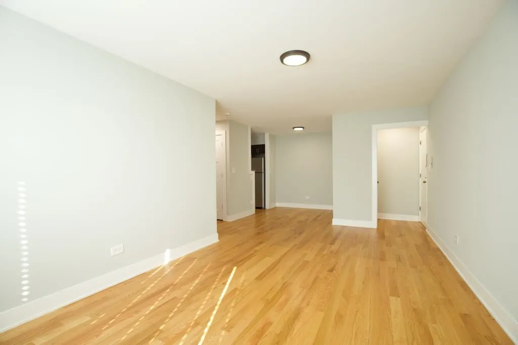 696  ELM PL 60035-696 Elm Place-Highland Park-IL