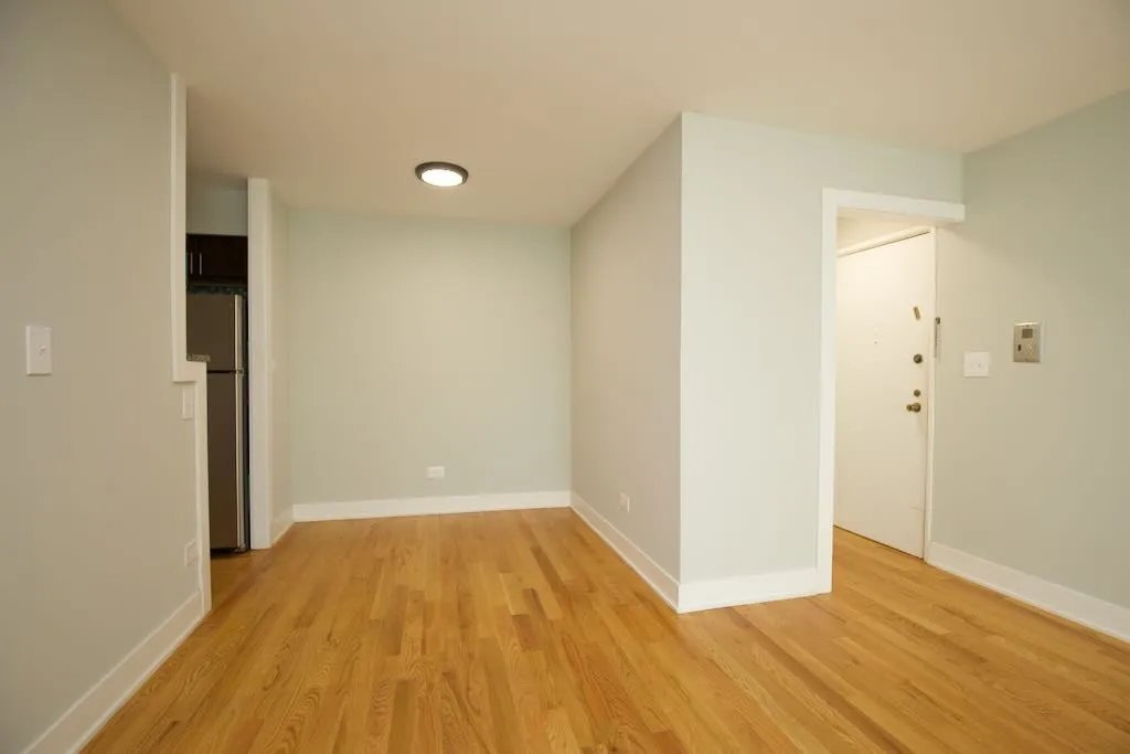 696  ELM PL 60035-696 Elm Place-Highland Park-IL