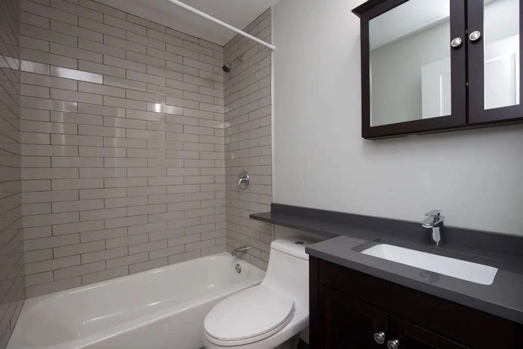 696  ELM PL 60035-696 Elm Place-Highland Park-IL