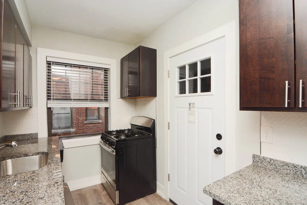 1128 MAPLE AVE 60202-1128 Maple-Evanston-IL