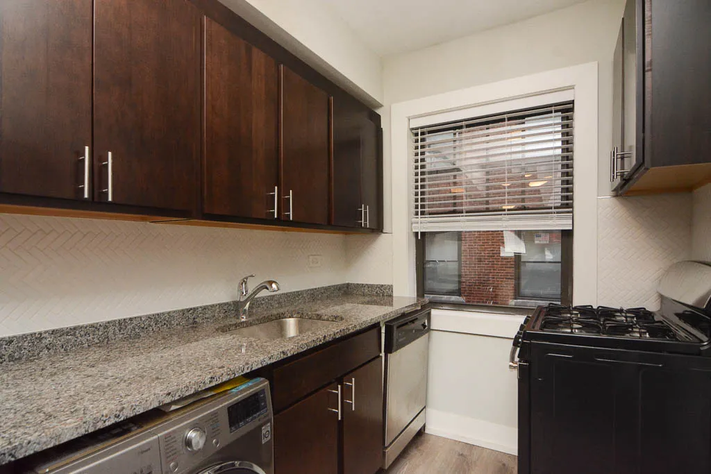 1128 MAPLE AVE 60202-1128 Maple-Evanston-IL