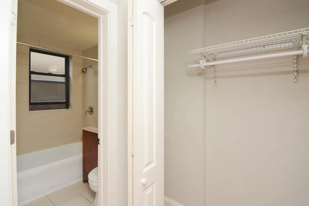 612 W PATTERSON AVE 60613-612 W Patterson-Chicago-IL