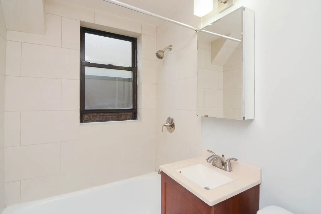 612 W PATTERSON AVE 60613-612 W Patterson-Chicago-IL