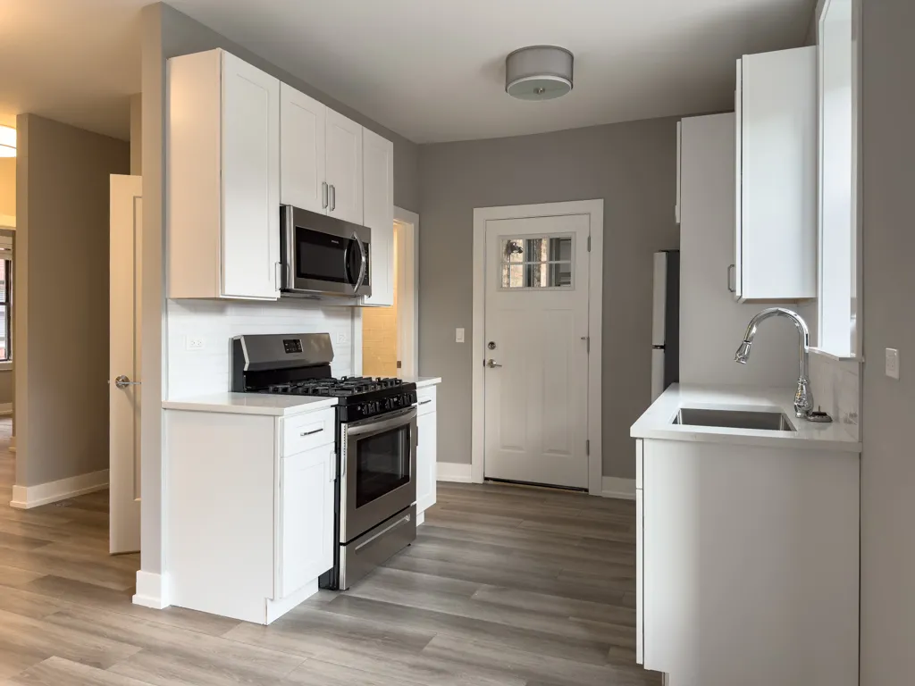 3933 N JANSSEN AVE 60613-3933 North Janssen-Chicago-IL