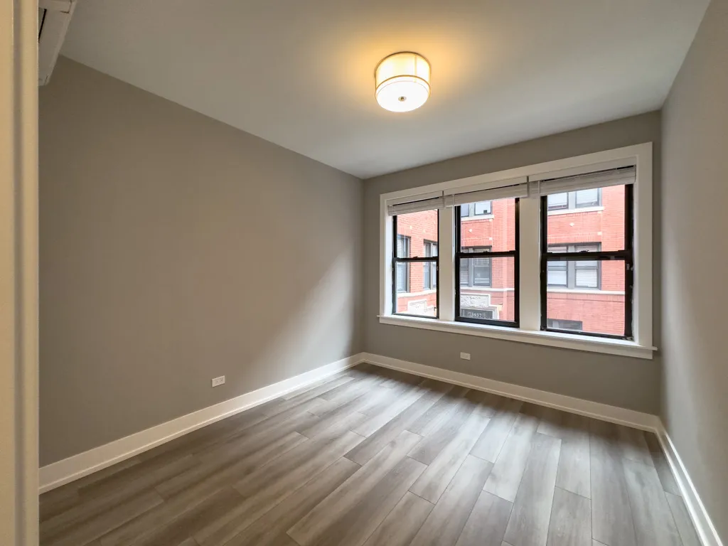 3933 N JANSSEN AVE 60613-3933 North Janssen-Chicago-IL