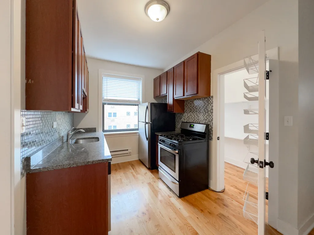 1313  OAK AVE 60201-1313-21 Oak-Evanston-IL