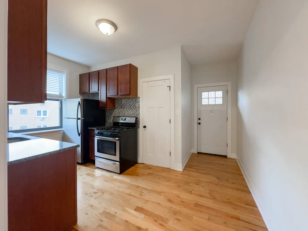 1313  OAK AVE 60201-1313-21 Oak-Evanston-IL