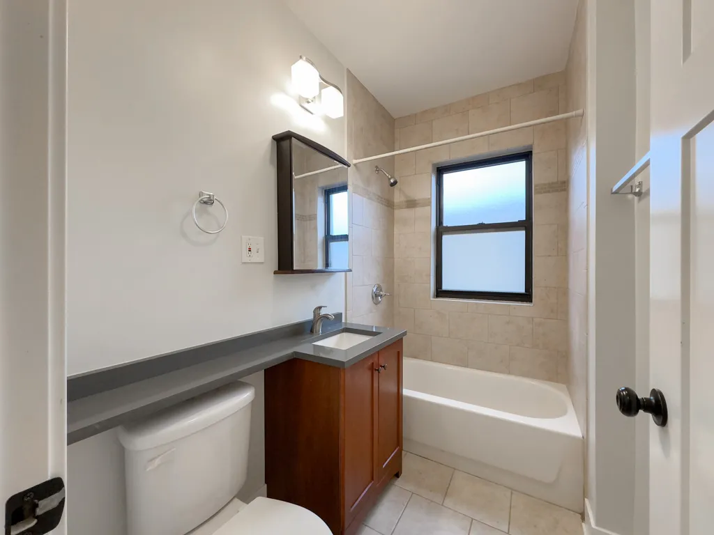 1313  OAK AVE 60201-1313-21 Oak-Evanston-IL