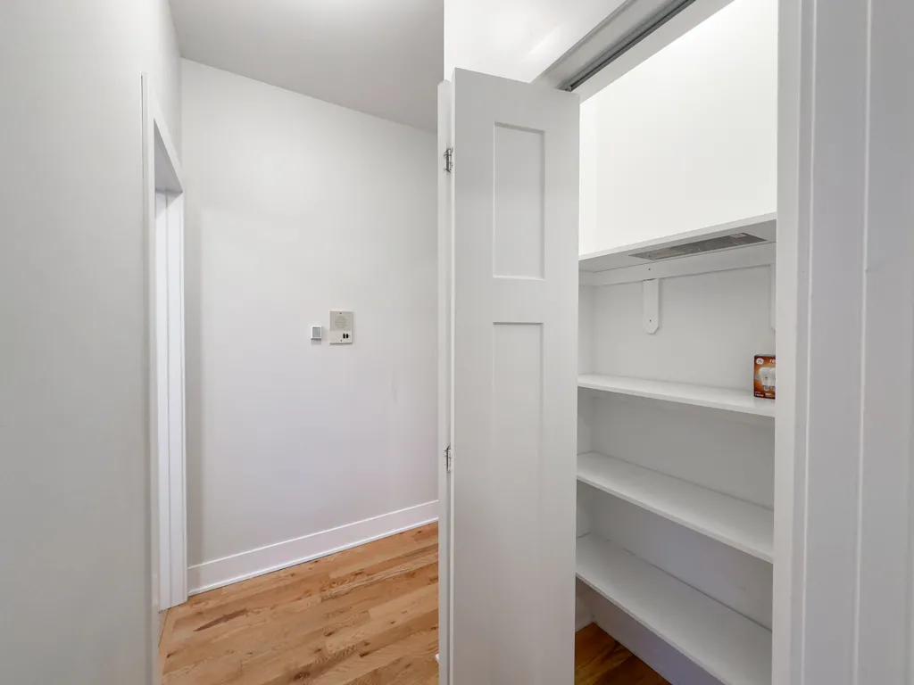 1313  OAK AVE 60201-1313-21 Oak-Evanston-IL