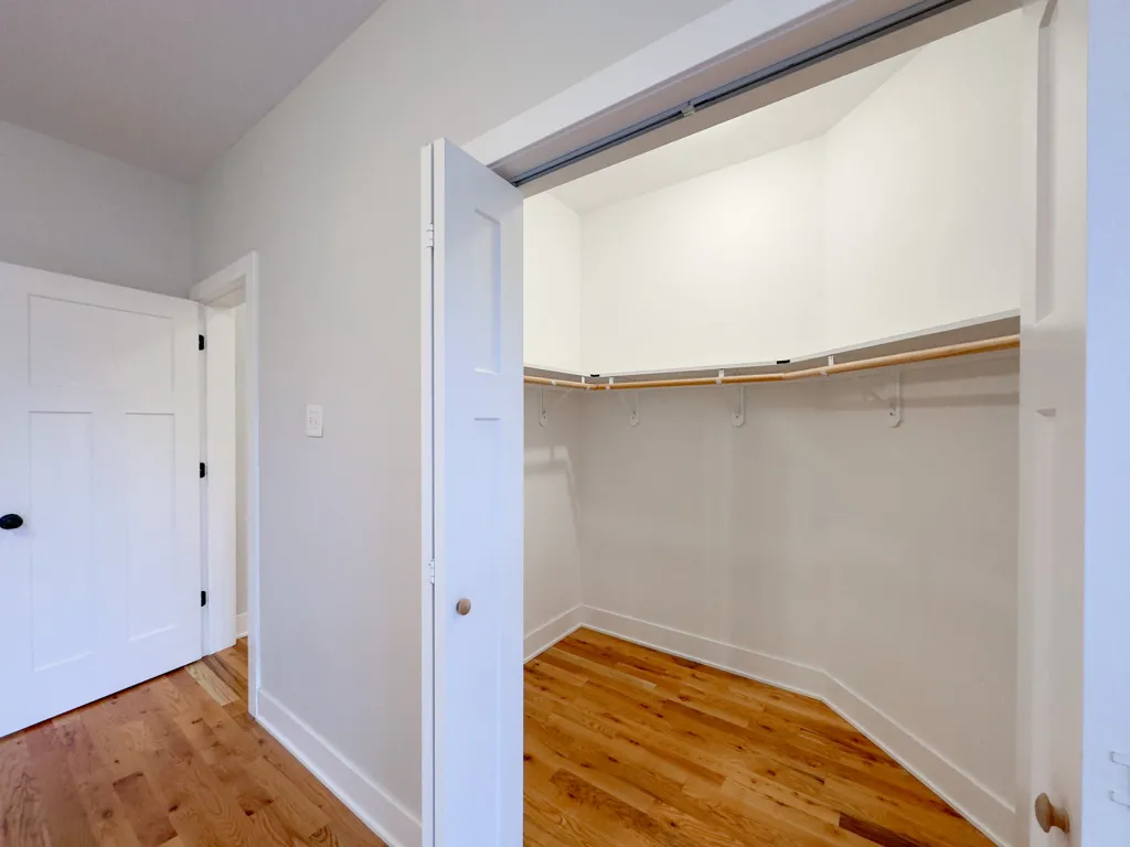 1313  OAK AVE 60201-1313-21 Oak-Evanston-IL