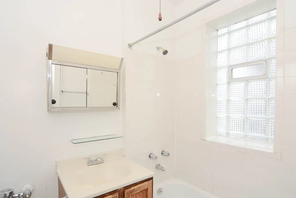 620 W BARRY AVE 60657-620 West Barry-Chicago-IL