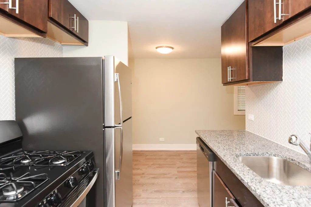 530 W SURF ST 60657-530 W Surf-Chicago-IL