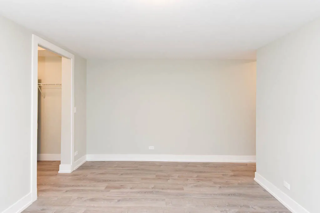 530 W SURF ST 60657-530 W Surf-Chicago-IL