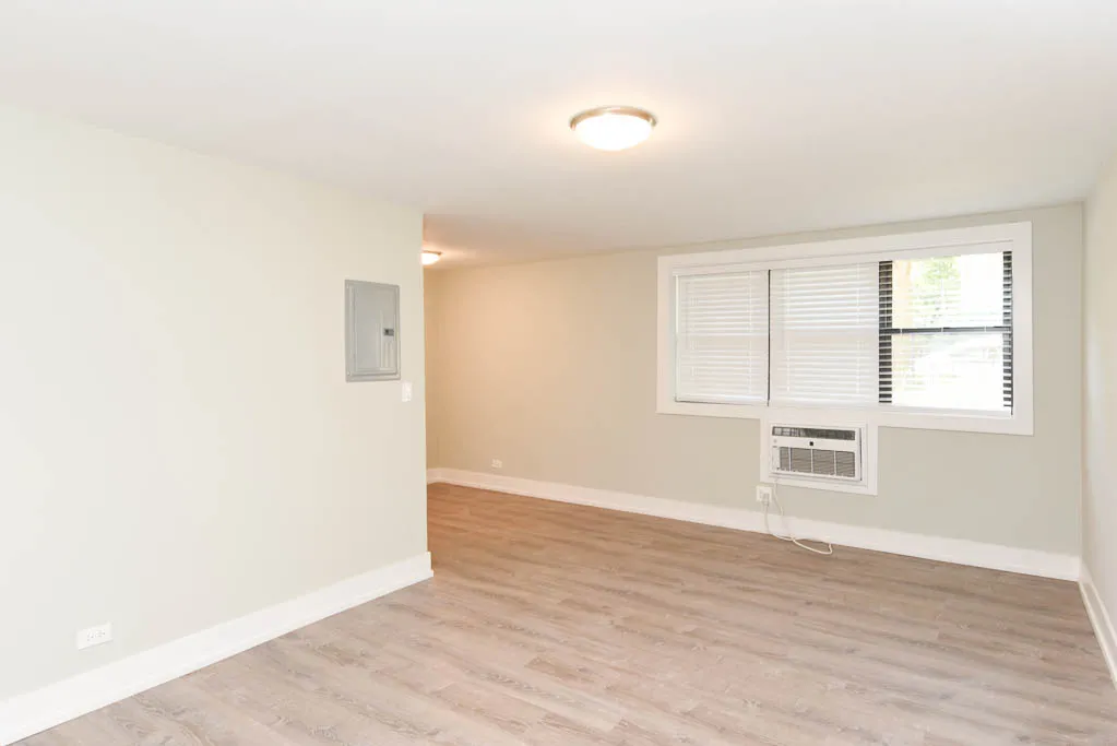 530 W SURF ST 60657-530 W Surf-Chicago-IL
