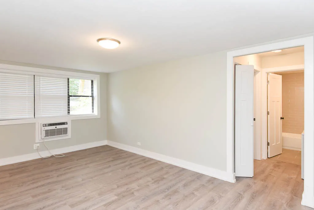 530 W SURF ST 60657-530 W Surf-Chicago-IL