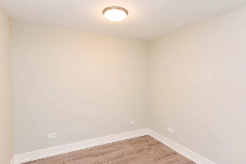 530 W SURF ST 60657-530 W Surf-Chicago-IL