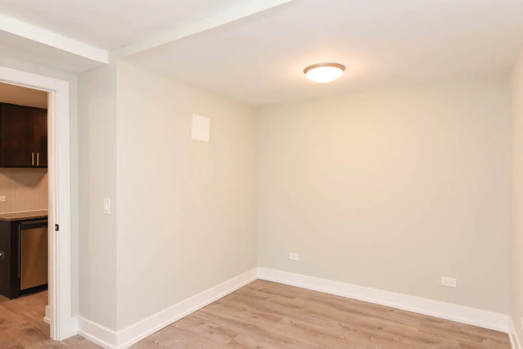 530 W SURF ST 60657-530 W Surf-Chicago-IL