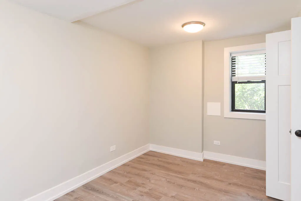 530 W SURF ST 60657-530 W Surf-Chicago-IL