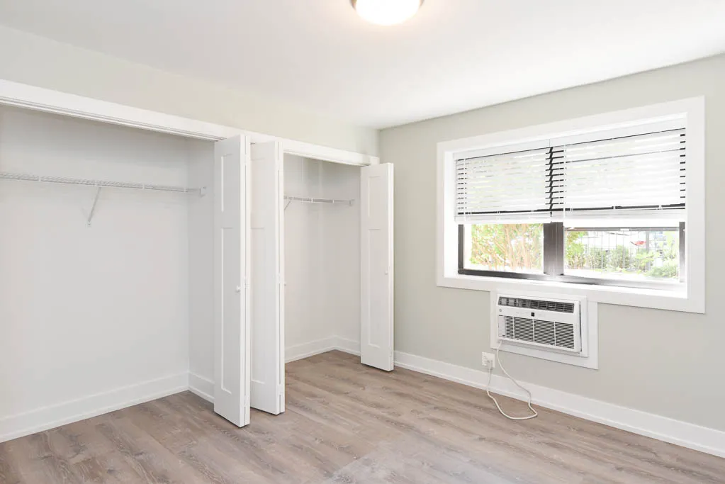 530 W SURF ST 60657-530 W Surf-Chicago-IL