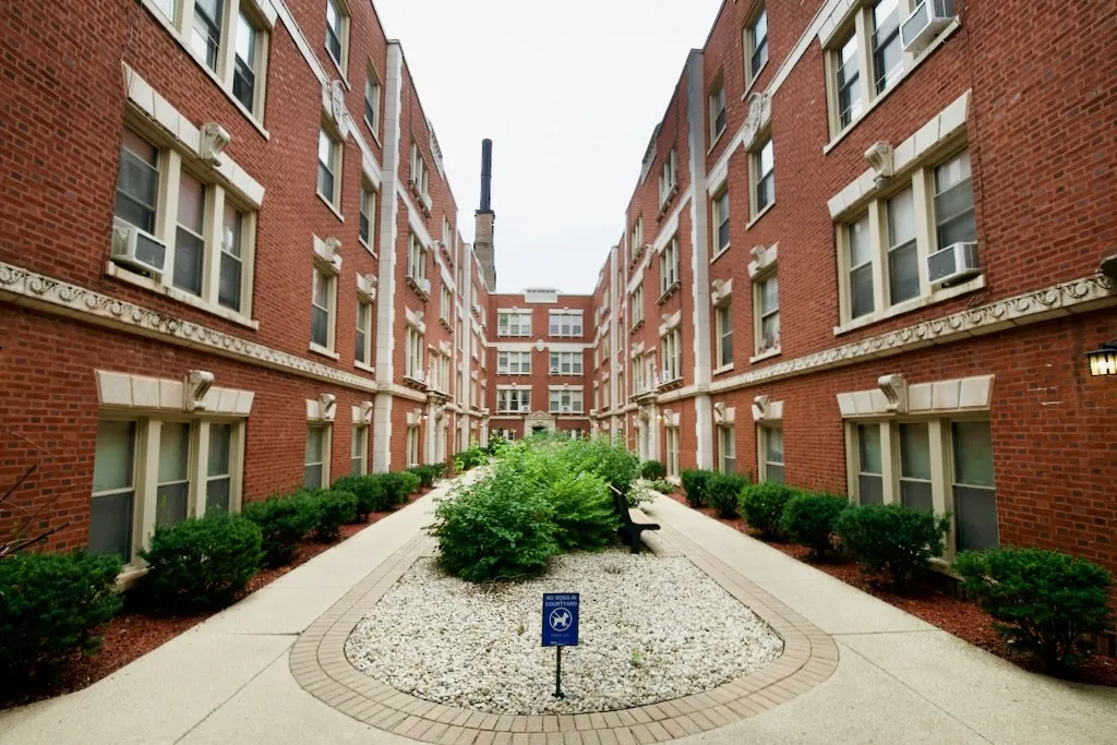 540 W SURF ST 60657-540-48 West Surf-Chicago-IL