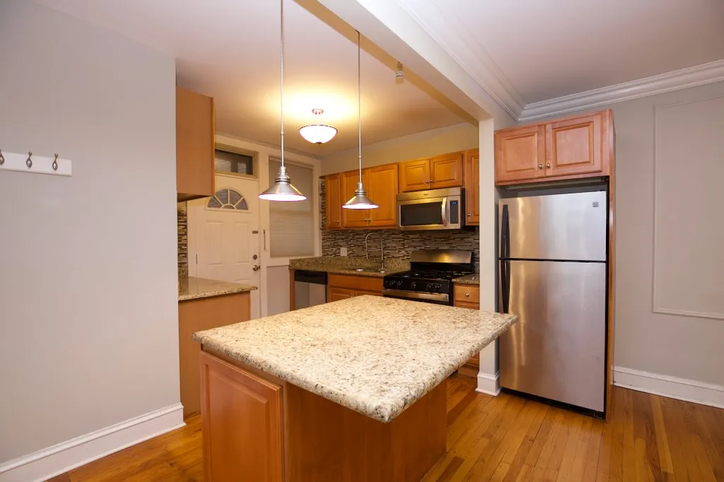 540 W SURF ST 60657-540-48 West Surf-Chicago-IL