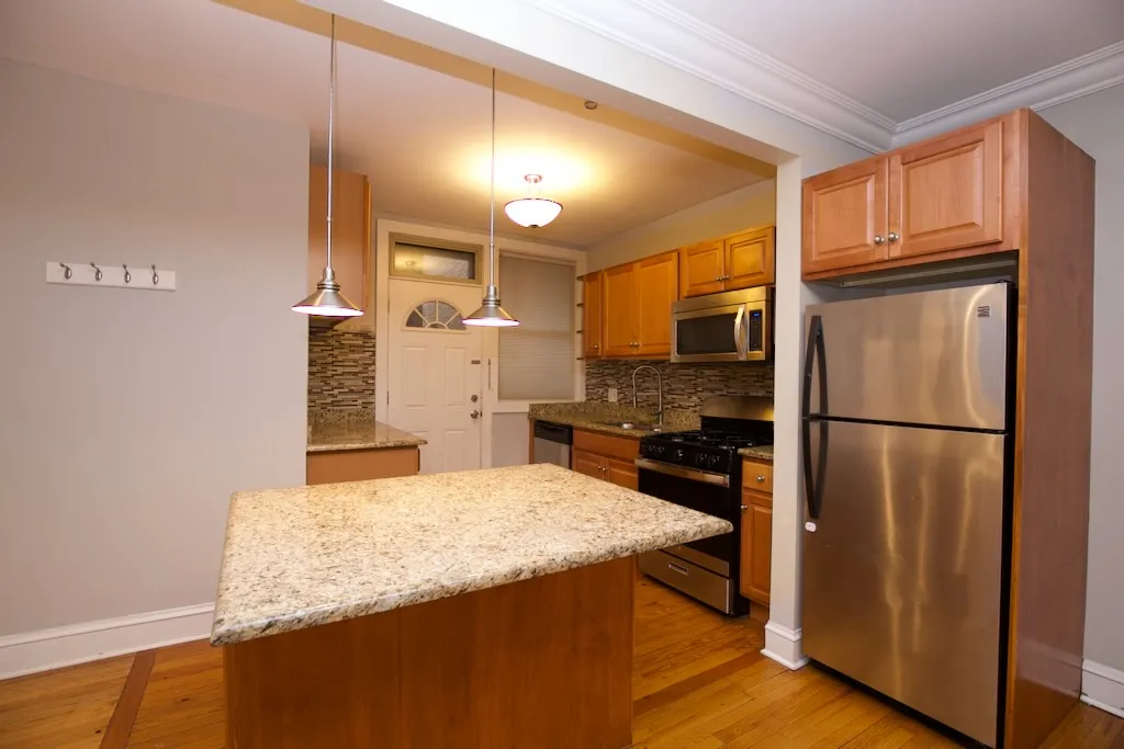 540 W SURF ST 60657-540-48 West Surf-Chicago-IL