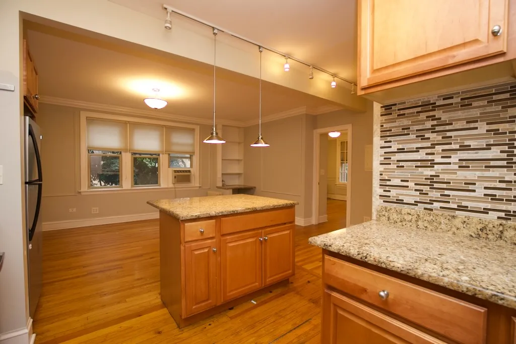 540 W SURF ST 60657-540-48 West Surf-Chicago-IL