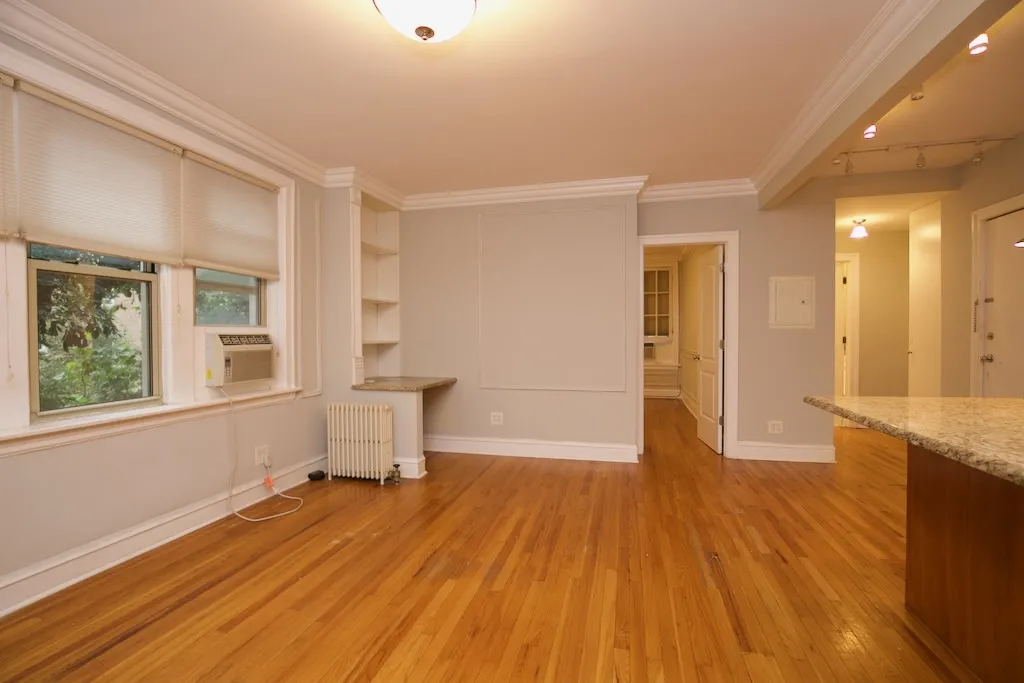 540 W SURF ST 60657-540-48 West Surf-Chicago-IL