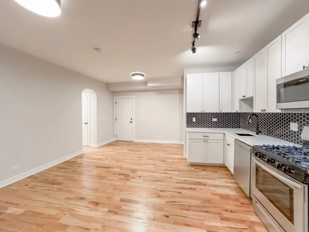 656 W WRIGHTWOOD AVE 60614-656 W Wrightwood-Chicago-IL